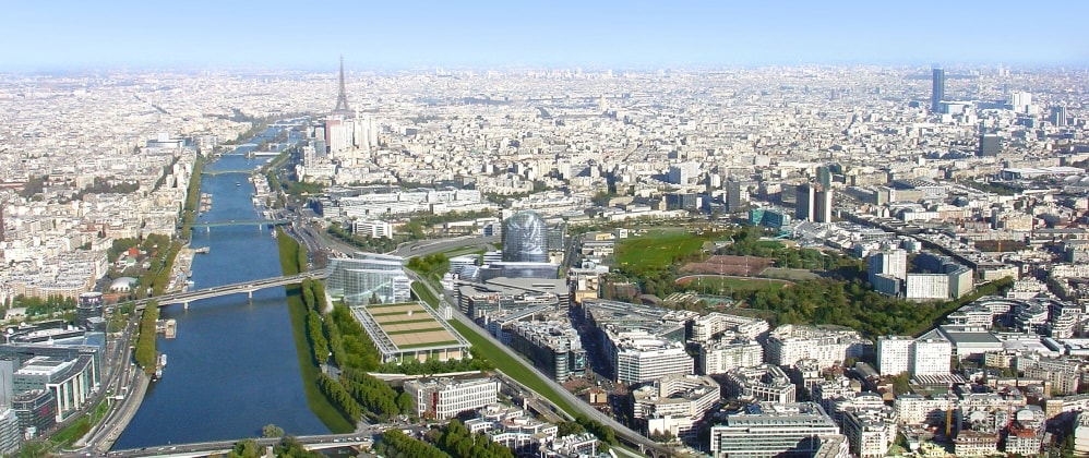 Issy-les-Moulineaux avec la Seine et le tour Eiffel
